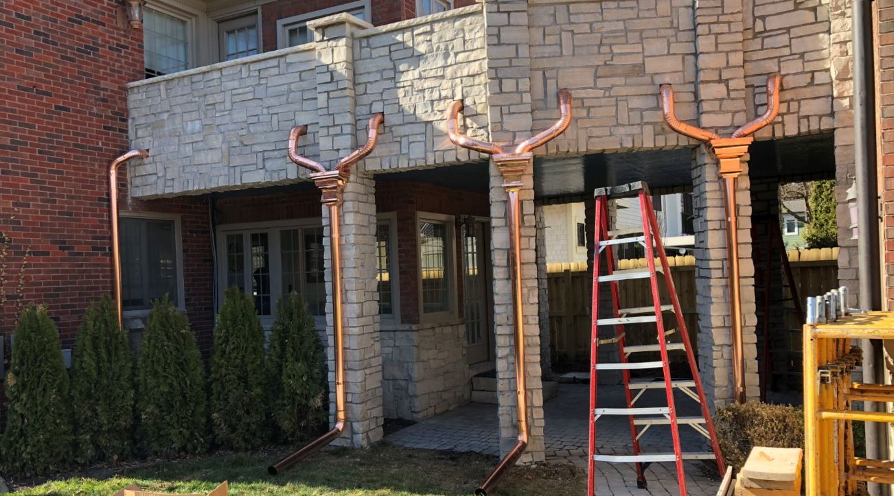 A ladder and some pipes in front of a building