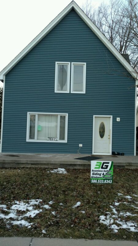 3G Home Exteriors siding crew working on a home exterior in Keego Harbor Michigan