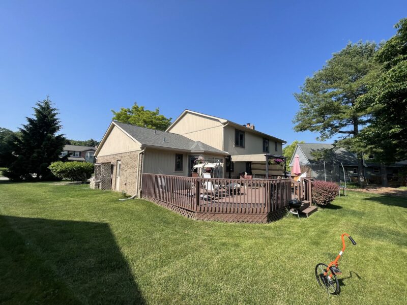 3G Home Exteriors siding crew working on a home exterior in Hamtramck Michigan
