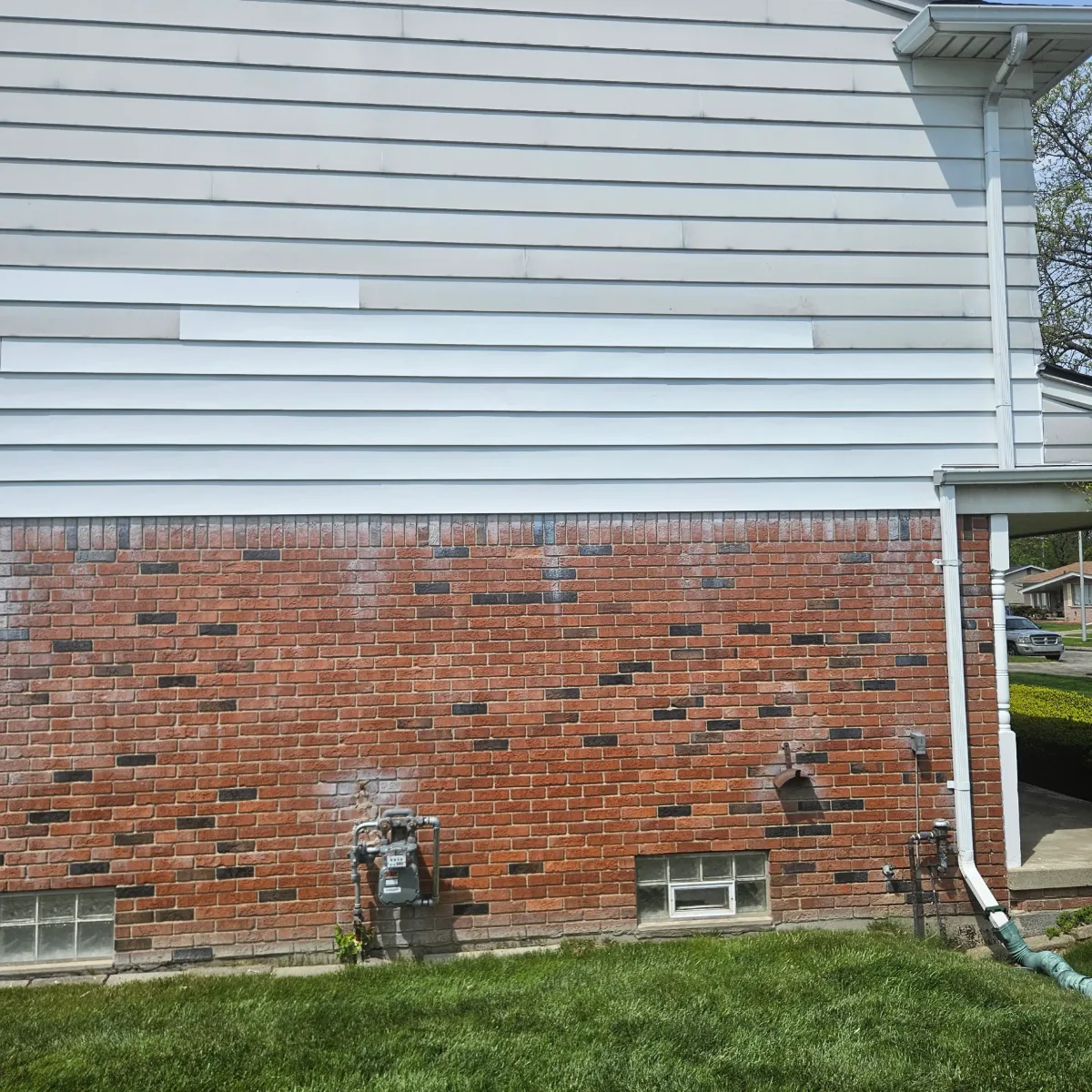 Wind damaged siding repaired on a Metro Detroit home